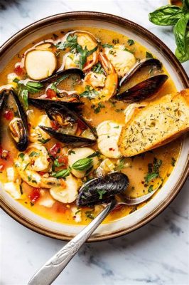  Bouillabaisse: Ein köstliches Meerestier-Trio in süßer Safran-Tomatenbrühe!