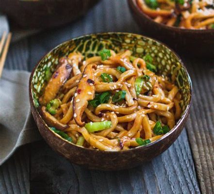  Sichuan-Style Spicy Noodles mit Erdnuss-Sauce: Ein Geschmackserlebnis für Wagemutige Gaumen!