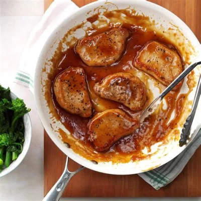  Gebratenes Schweinefleisch mit Pilzen und Koriander: Ein süss-saueres Aromaerlebnis mit zartem Fleisch